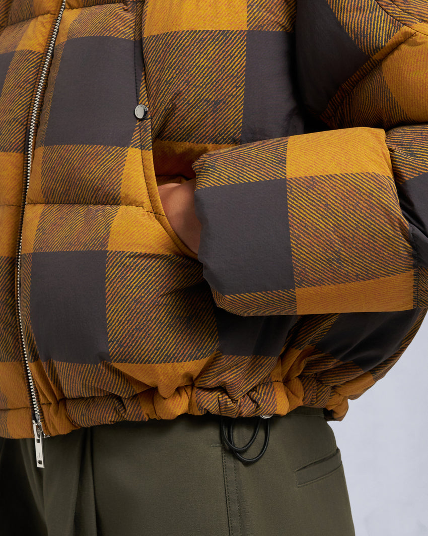 AKAI CROPPED PUFFER-SUMAC BLACK PLAID/BLACK